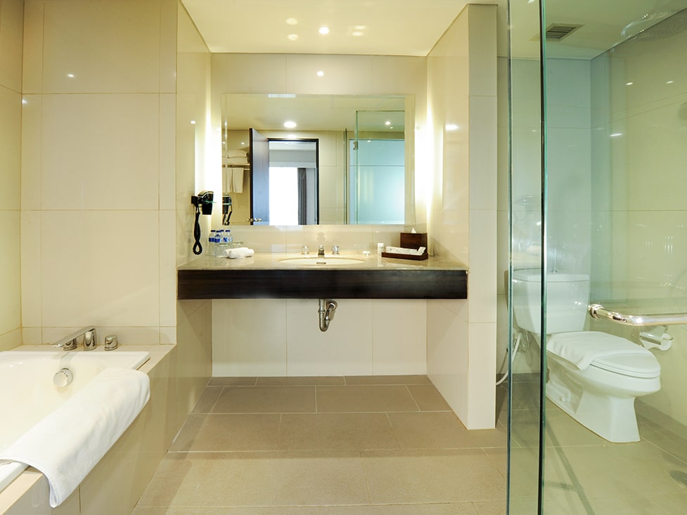 Deluxe Suite - Bathroom - Discovery Ancol