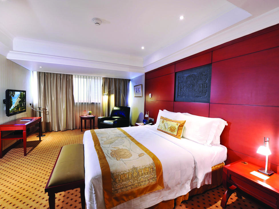 Deluxe Suite - Bedroom - Hotel Borobudur Jakarta