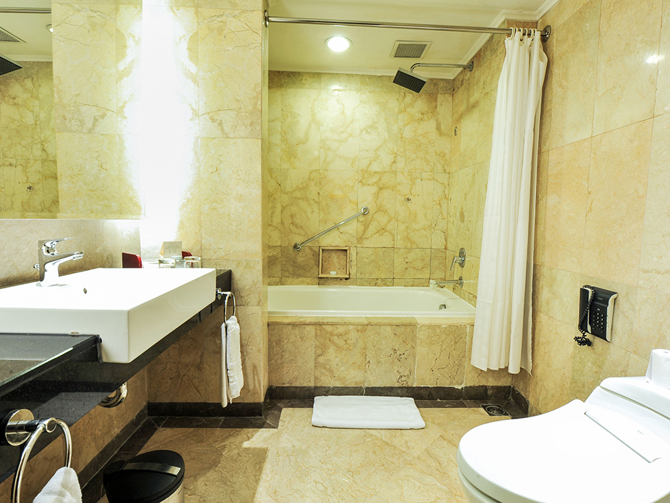 Premier Deluxe - Bathroom - Hotel Borobudur Jakarta