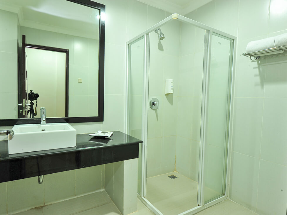 Deluxe Room - Bathroom - Palace Hotel Cipanas