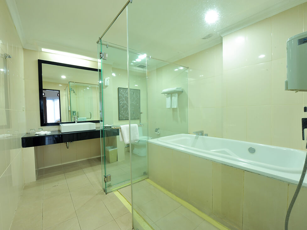 Suite Room - Bathroom - Palace Hotel Cipanas