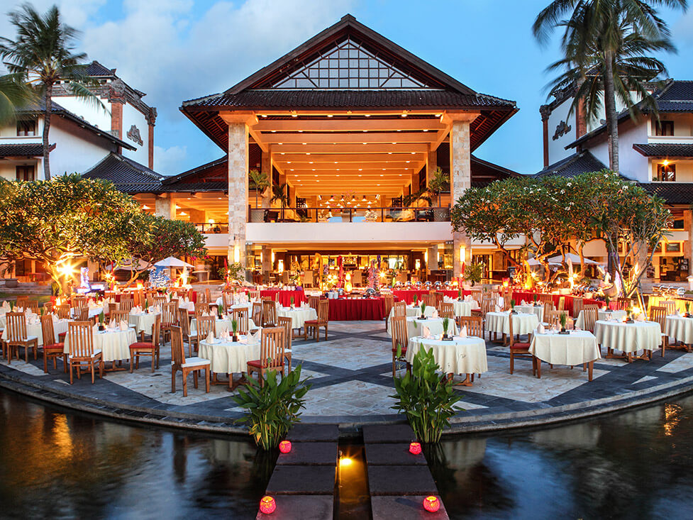 The Pond Restaurant - Discovery Kartika Plaza Hotel